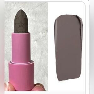 Jeffrey Star Velvet Trap  Lipstick  in Grave Digger